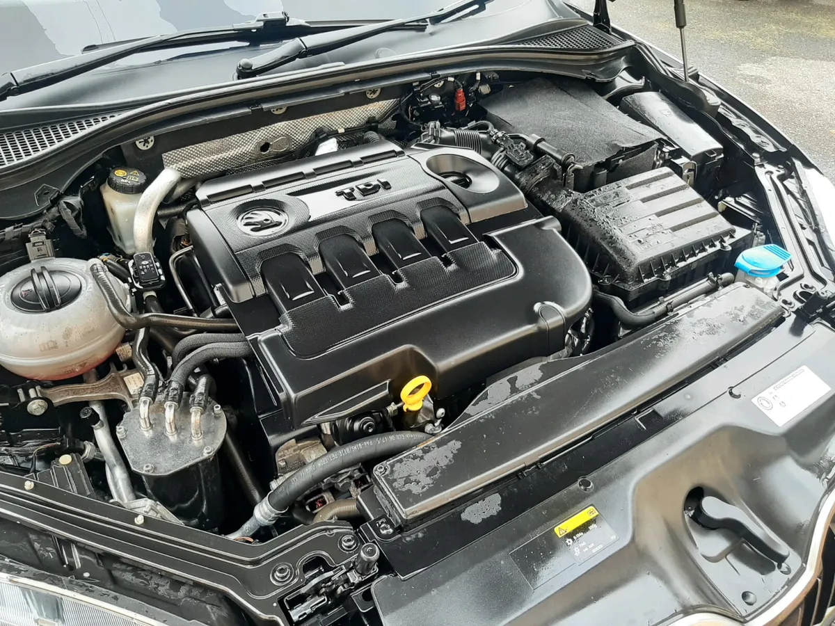 SKODA SUPERB STYLE.DSG AUTOMATIC 2016 - Image 3