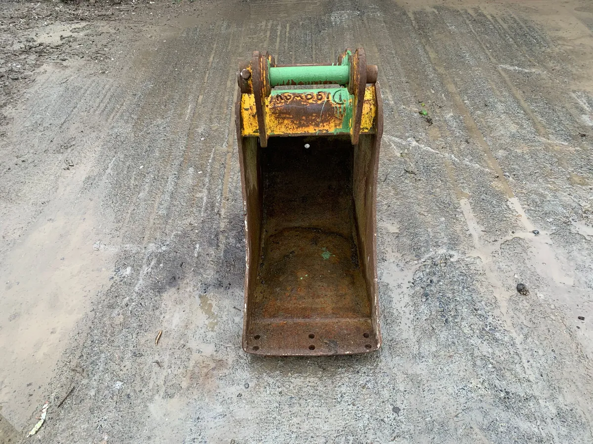 1FT Digger Bucket –45mm Pins | 300mm Centres - Image 1