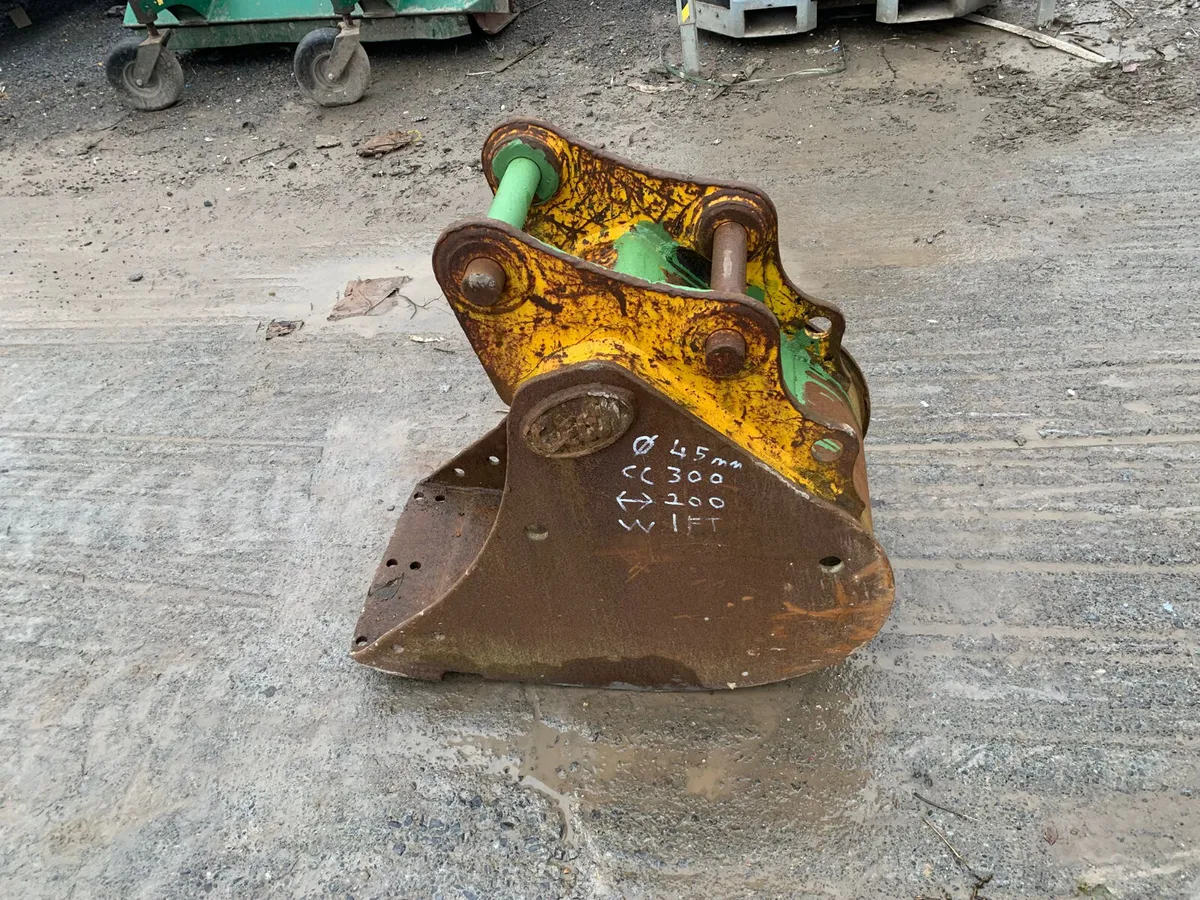 1FT Digger Bucket –45mm Pins | 300mm Centres - Image 3