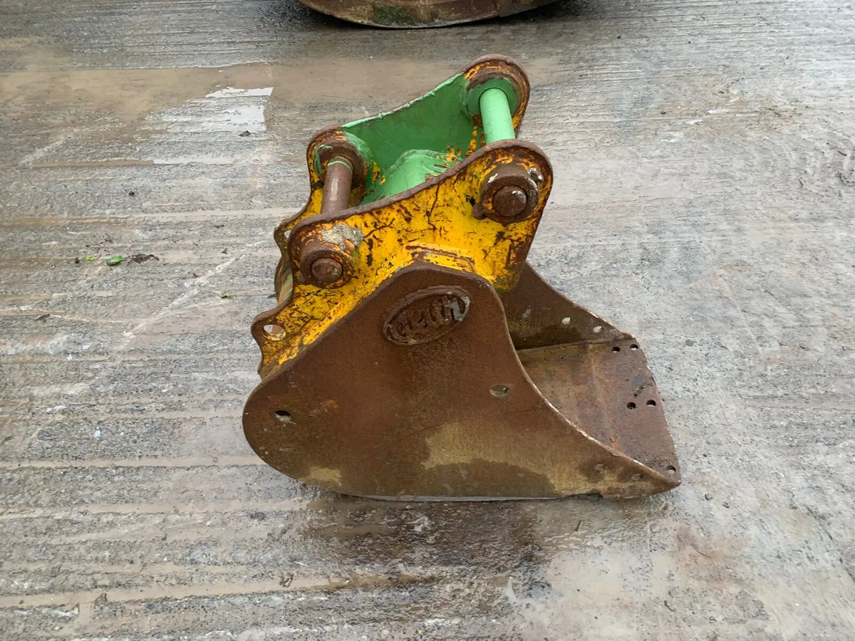 1FT Digger Bucket –45mm Pins | 300mm Centres - Image 2