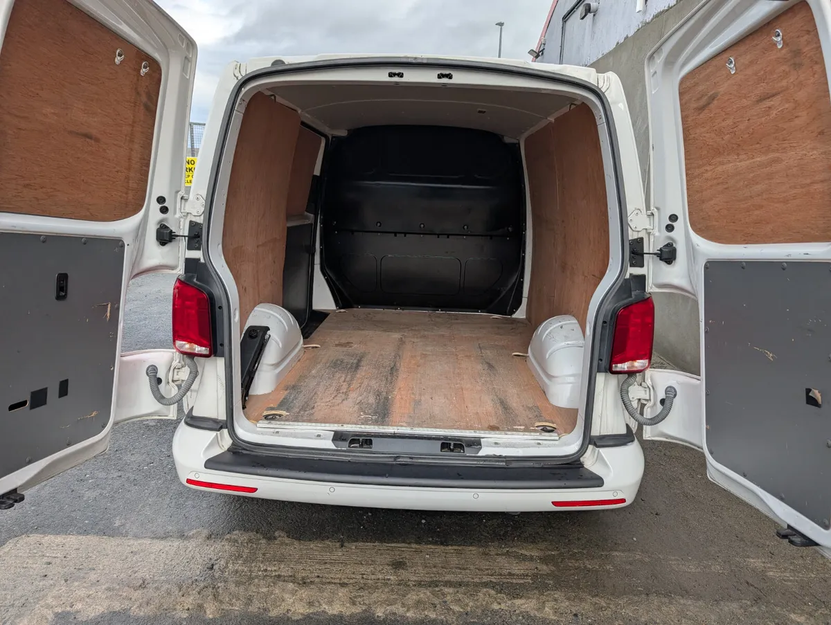 2021 Volkswagen Transporter SWB - Image 4