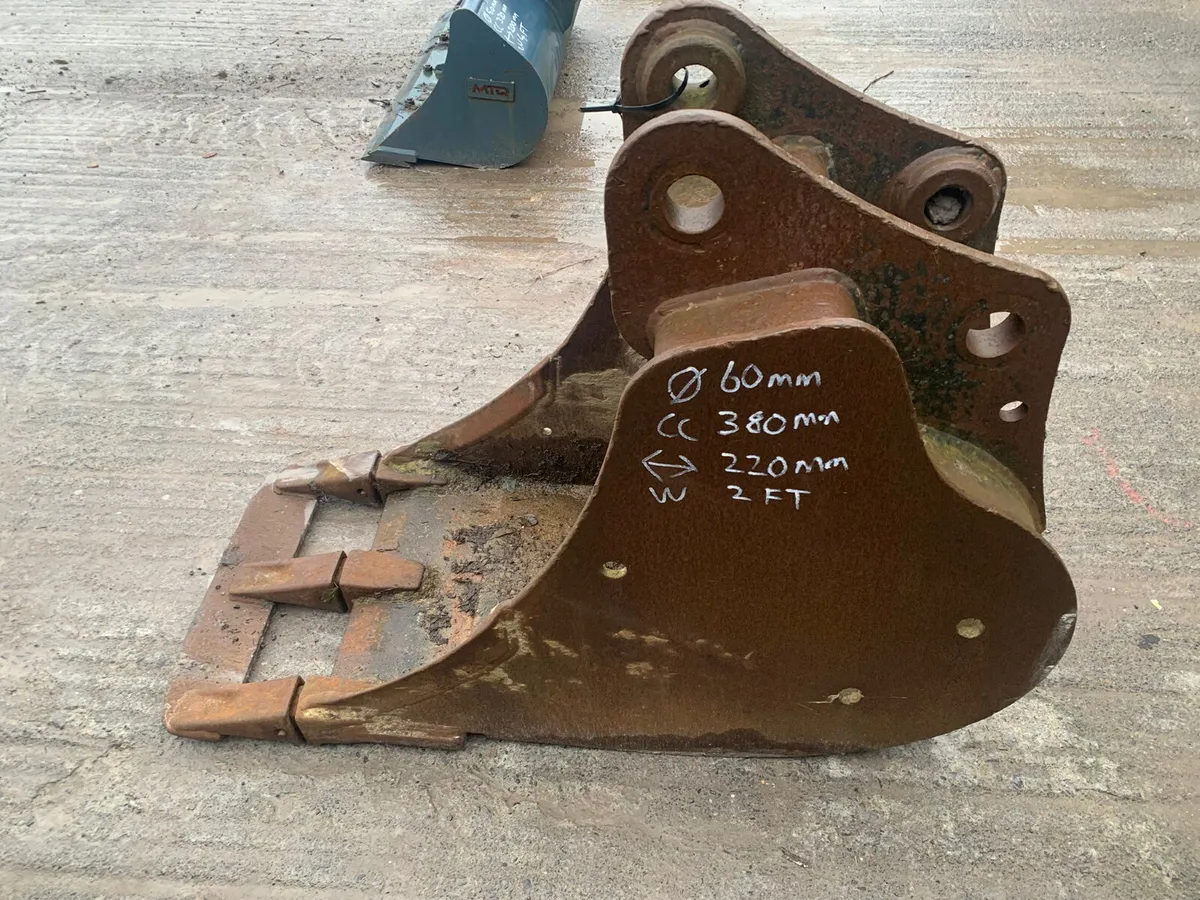 2FT Digger Bucket – 60mm Pins | 380mm Centres - Image 2