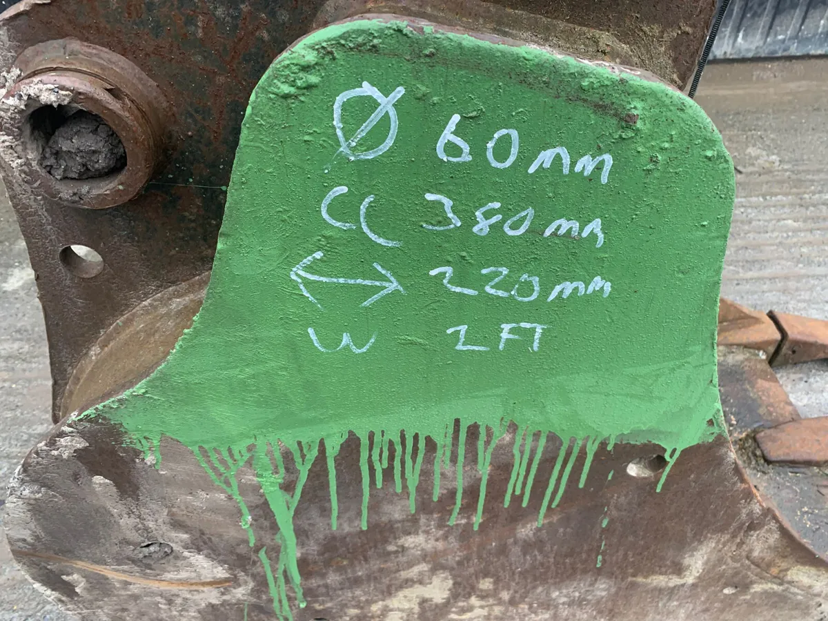 2FT Digger Bucket – 60mm Pins | 380mm Centres - Image 4