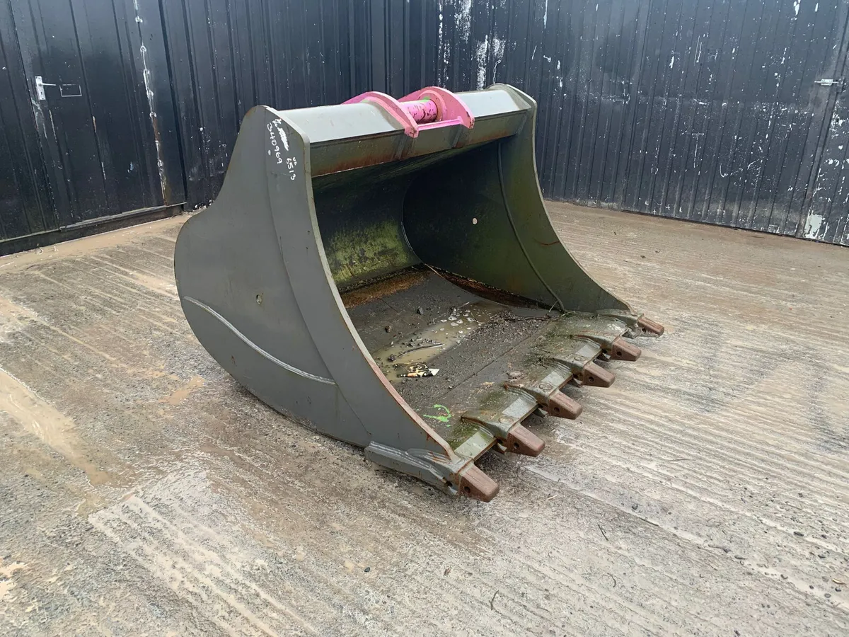 5FT Digger Bucket –100mm Pins | 530mm Centres - Image 1