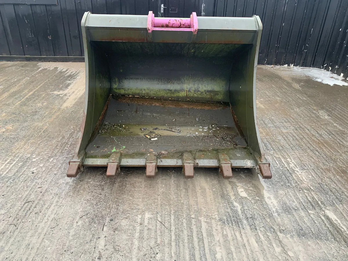 5FT Digger Bucket –100mm Pins | 530mm Centres - Image 2