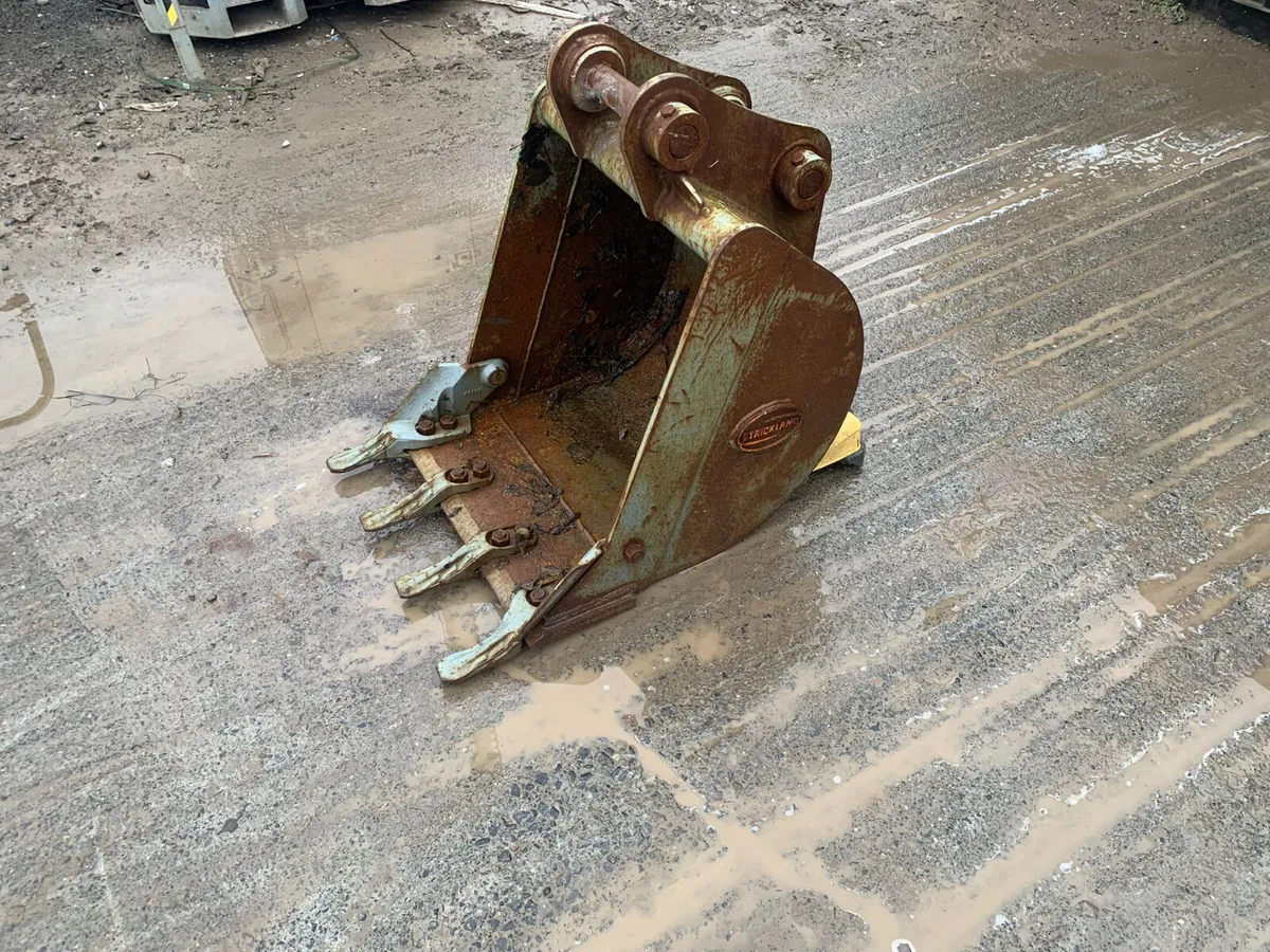 2FT Digger Bucket –45mm Pins | 270mm Centres - Image 3