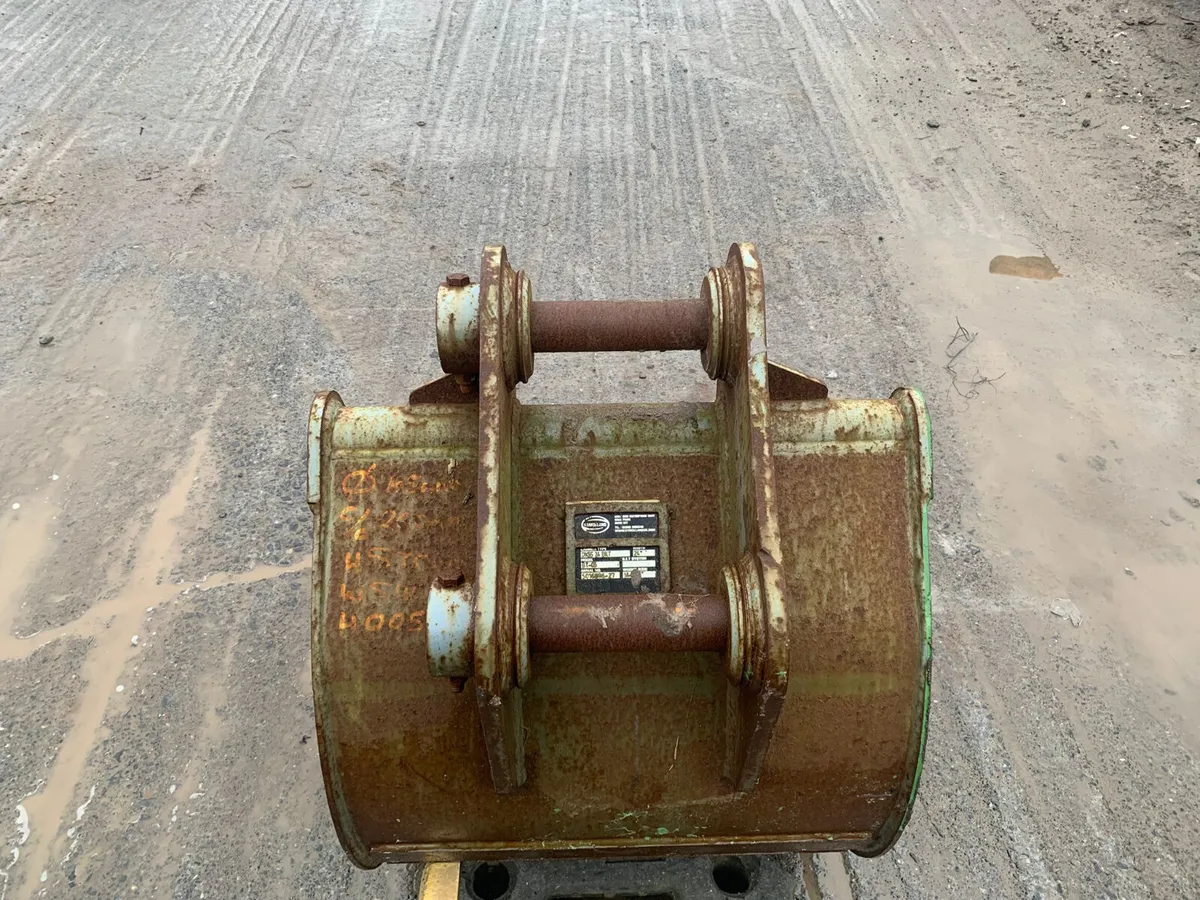 2FT Digger Bucket –45mm Pins | 270mm Centres - Image 4