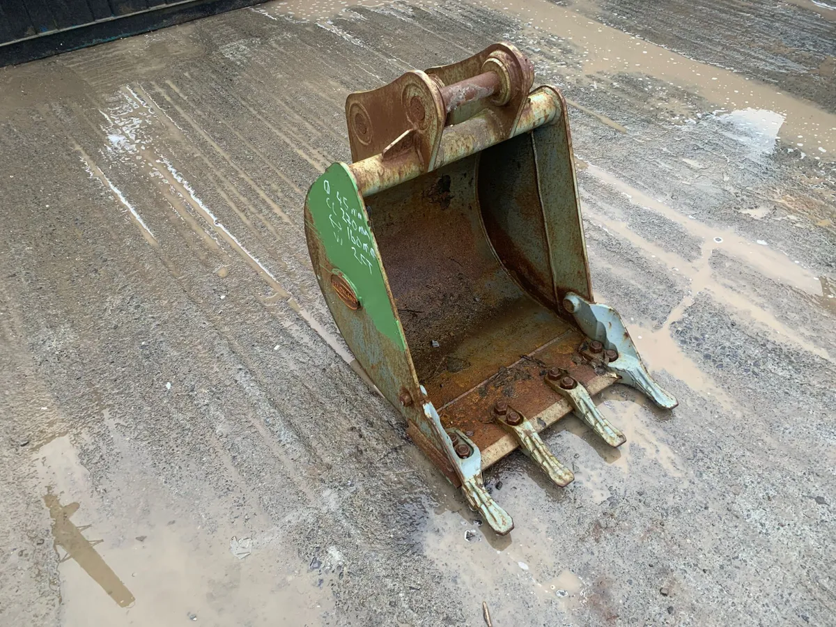 2FT Digger Bucket –45mm Pins | 270mm Centres - Image 1