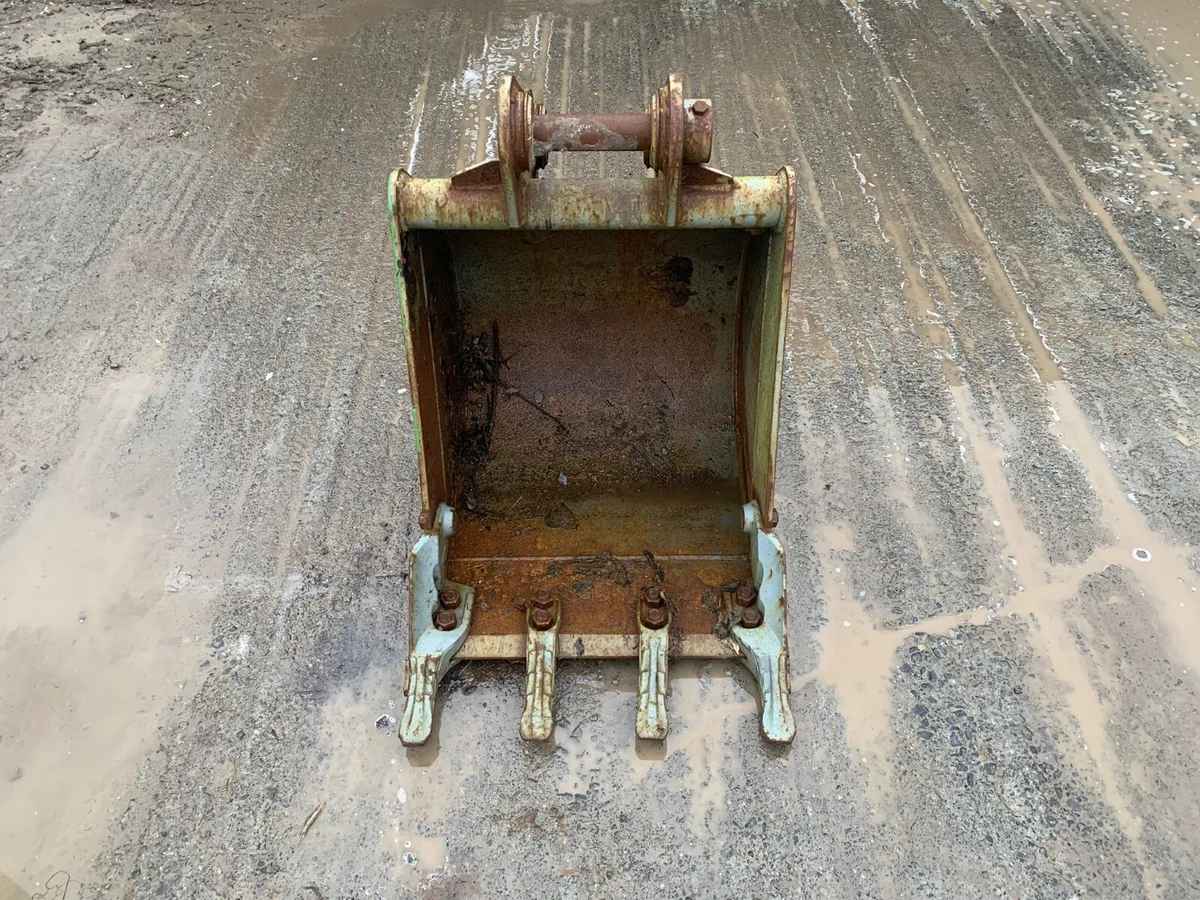 2FT Digger Bucket –45mm Pins | 270mm Centres - Image 2