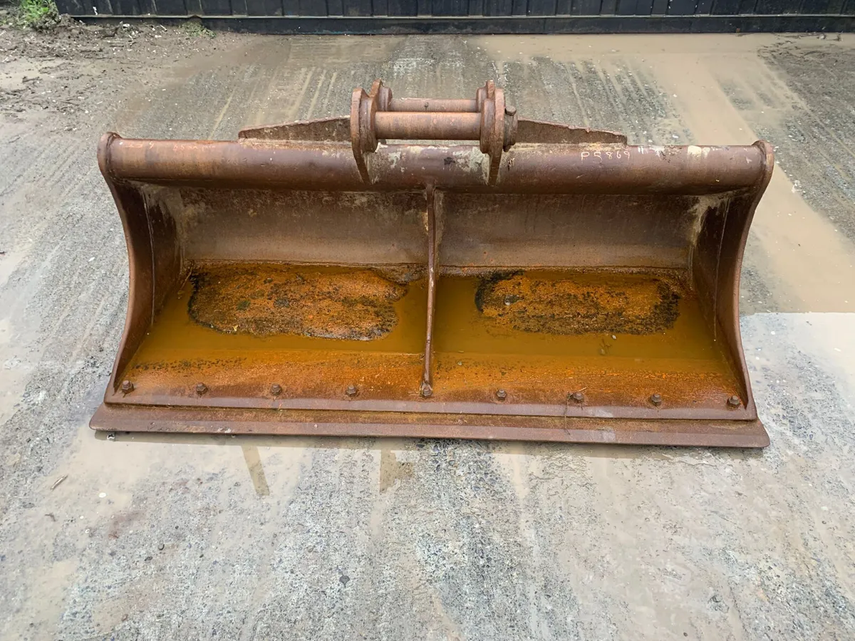 6FT Digger Bucket –65mm Pins | 400mm Centres - Image 2