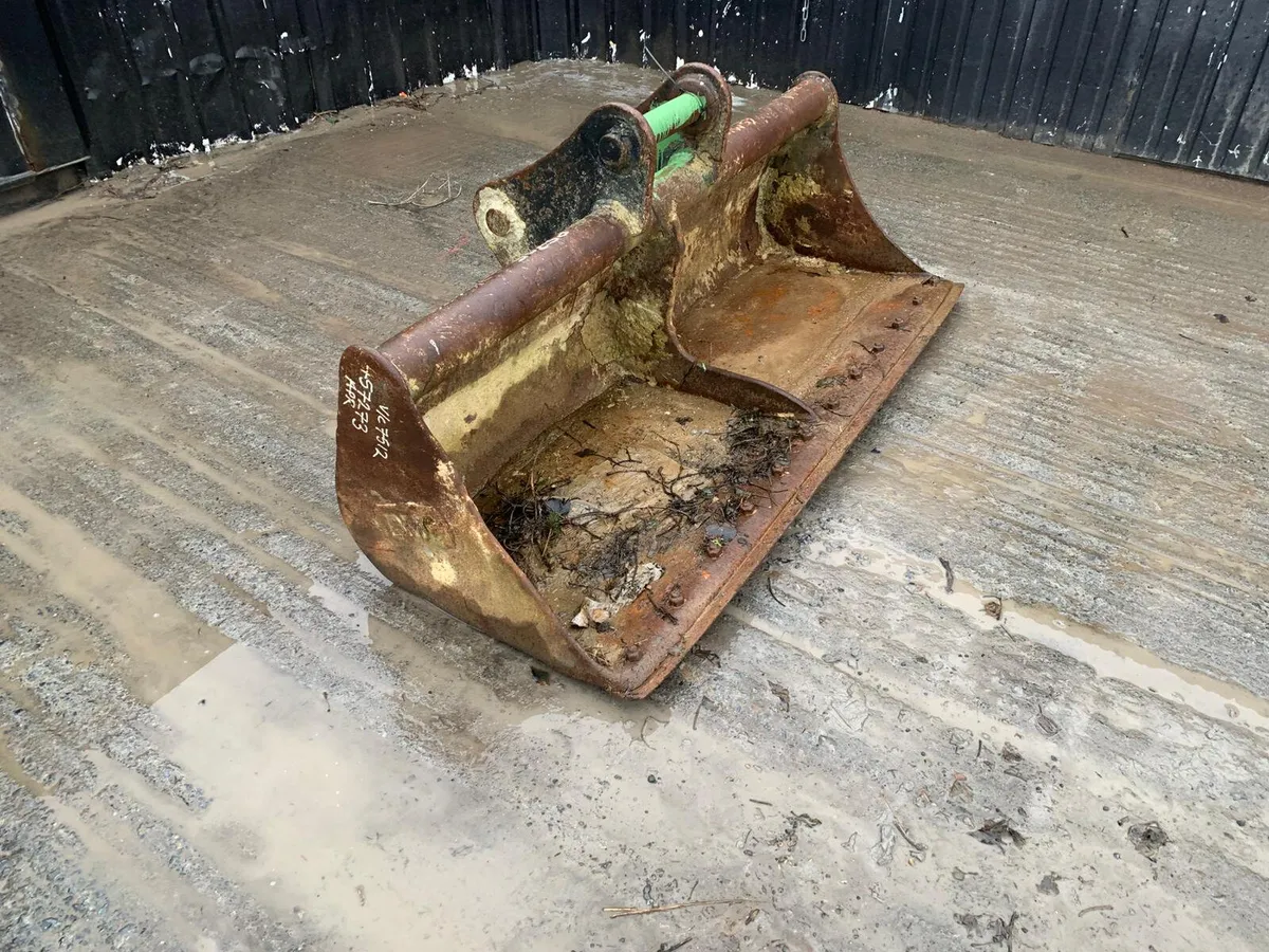 6FT Digger Bucket –65mm Pins | 420mm Centres - Image 1