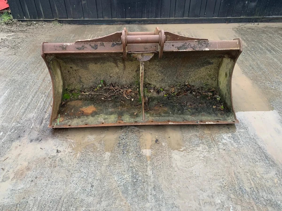 6FT Digger Bucket –65mm Pins | 320mm Centres - Image 2