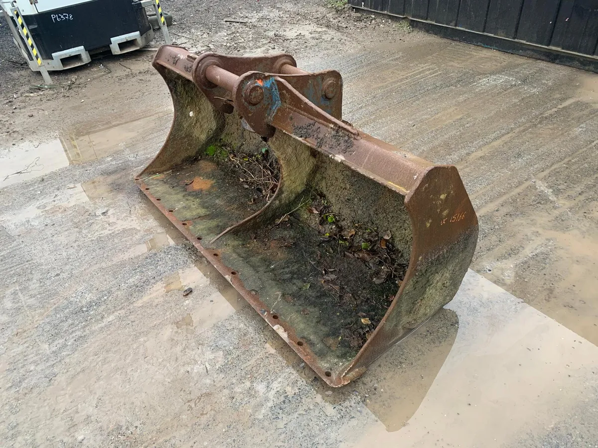 6FT Digger Bucket –65mm Pins | 320mm Centres - Image 3