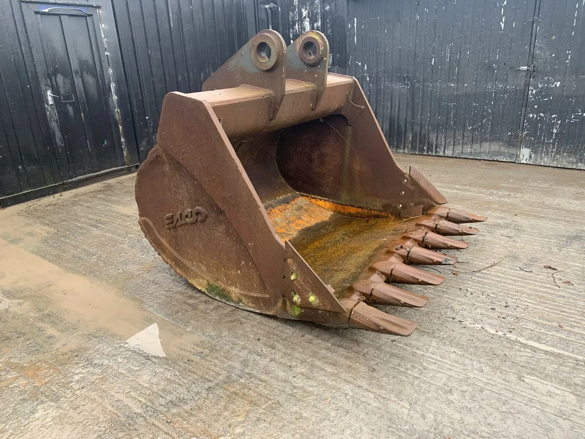 6FT Digger Bucket –110mm Pins | 580mm Centres - Image 1
