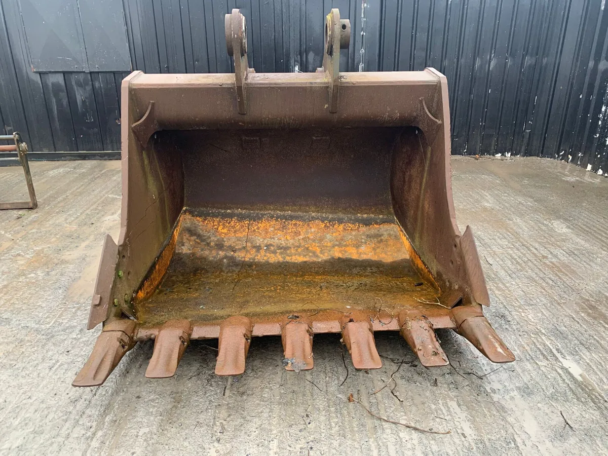 6FT Digger Bucket –110mm Pins | 580mm Centres - Image 2