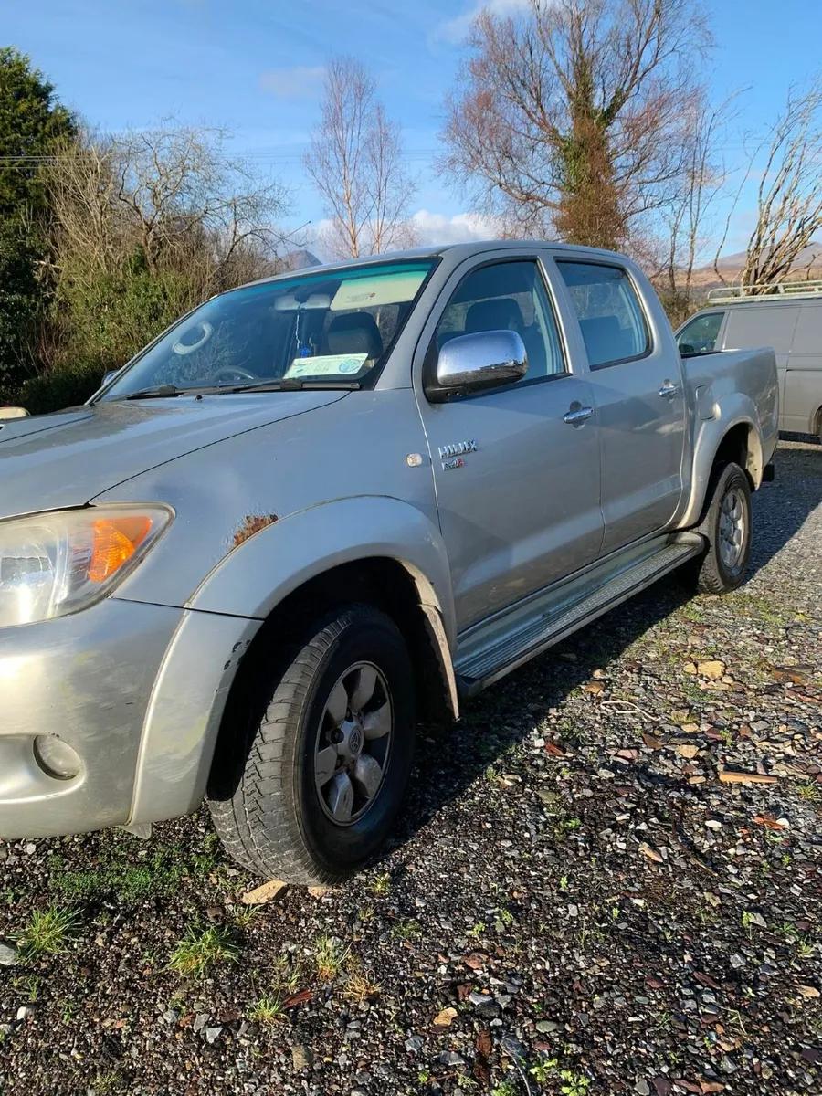 Toyota Hilux - Image 2
