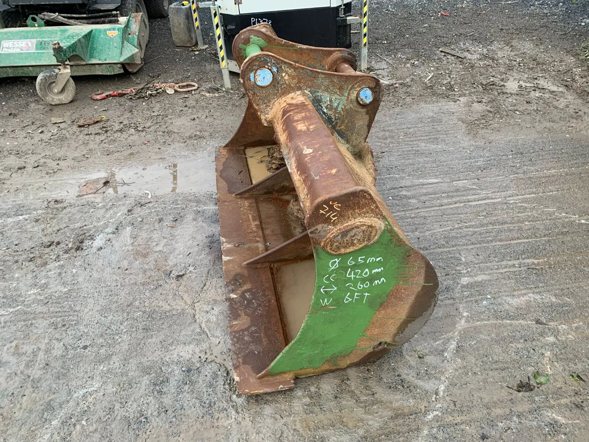 6FT Digger Bucket – 65mm Pins | 420mm Centres - Image 4