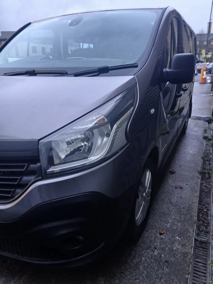 Renault Trafic crew cab 6 seater.  2015 - Image 3
