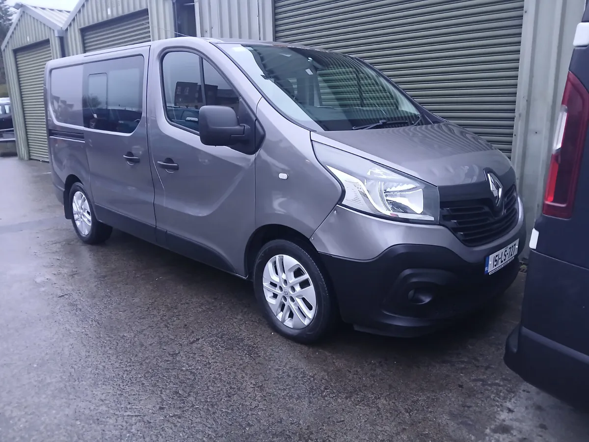 Renault Trafic crew cab 6 seater.  2015 - Image 2