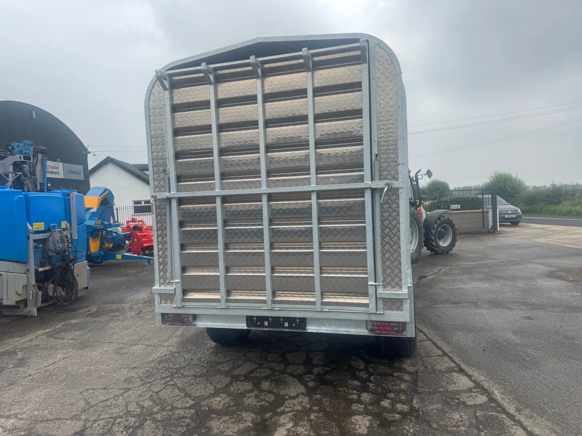 Bateson 100LT Tractor Drawn Livestock Trailer - Image 2