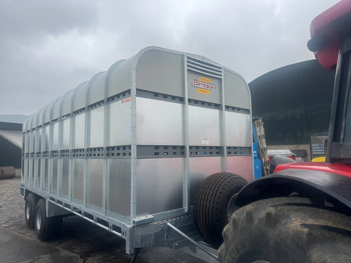 Bateson 100LT Tractor Drawn Livestock Trailer - Image 4