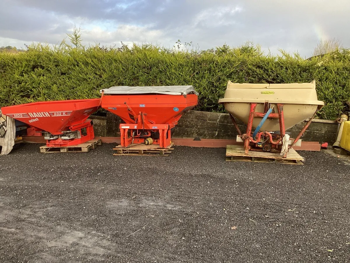 6. FERTILISER SPREADERS AND 8 FT MOWER SE PICTURES - Image 3