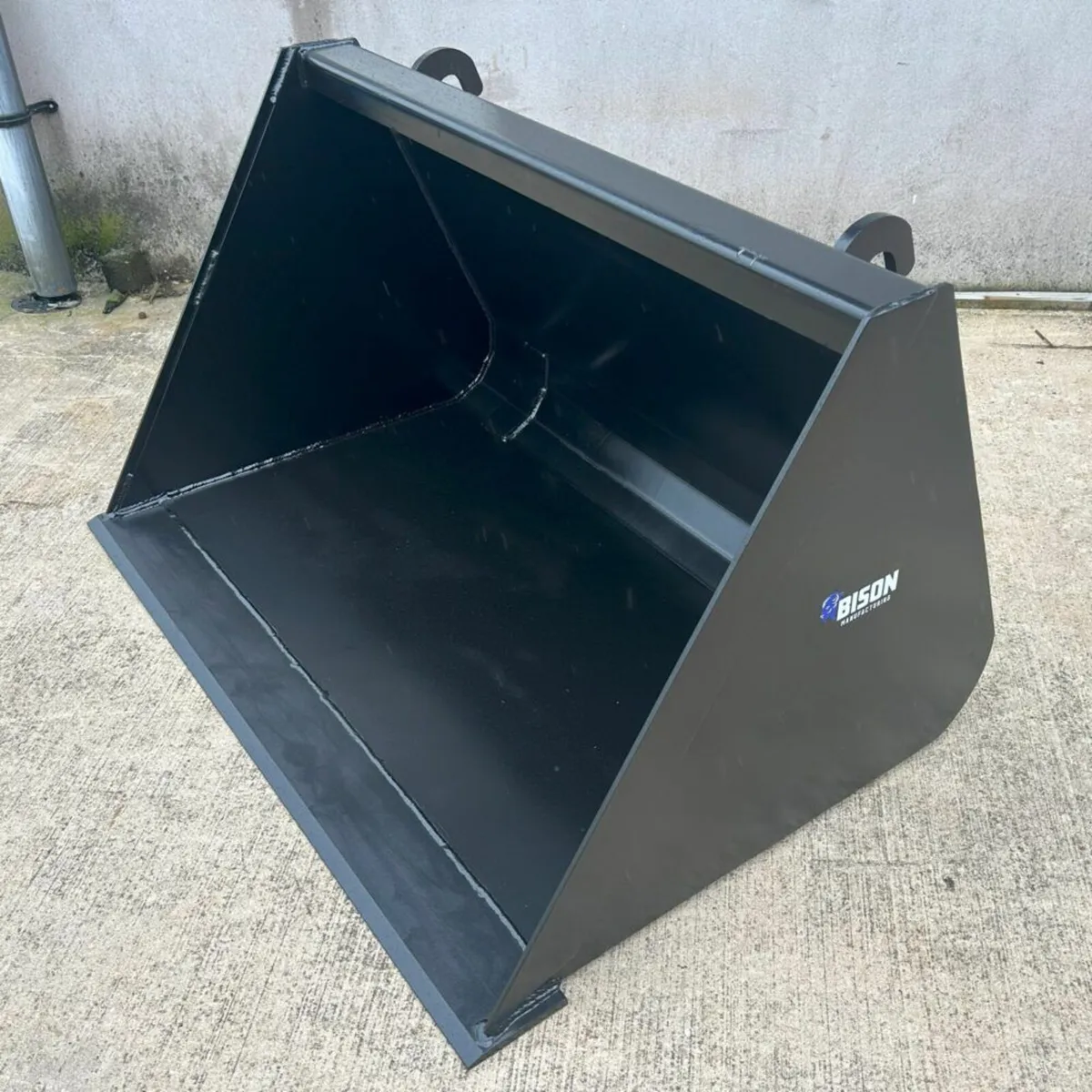 BISON TELEHANDLER / LOADER BUCKETS - Image 1