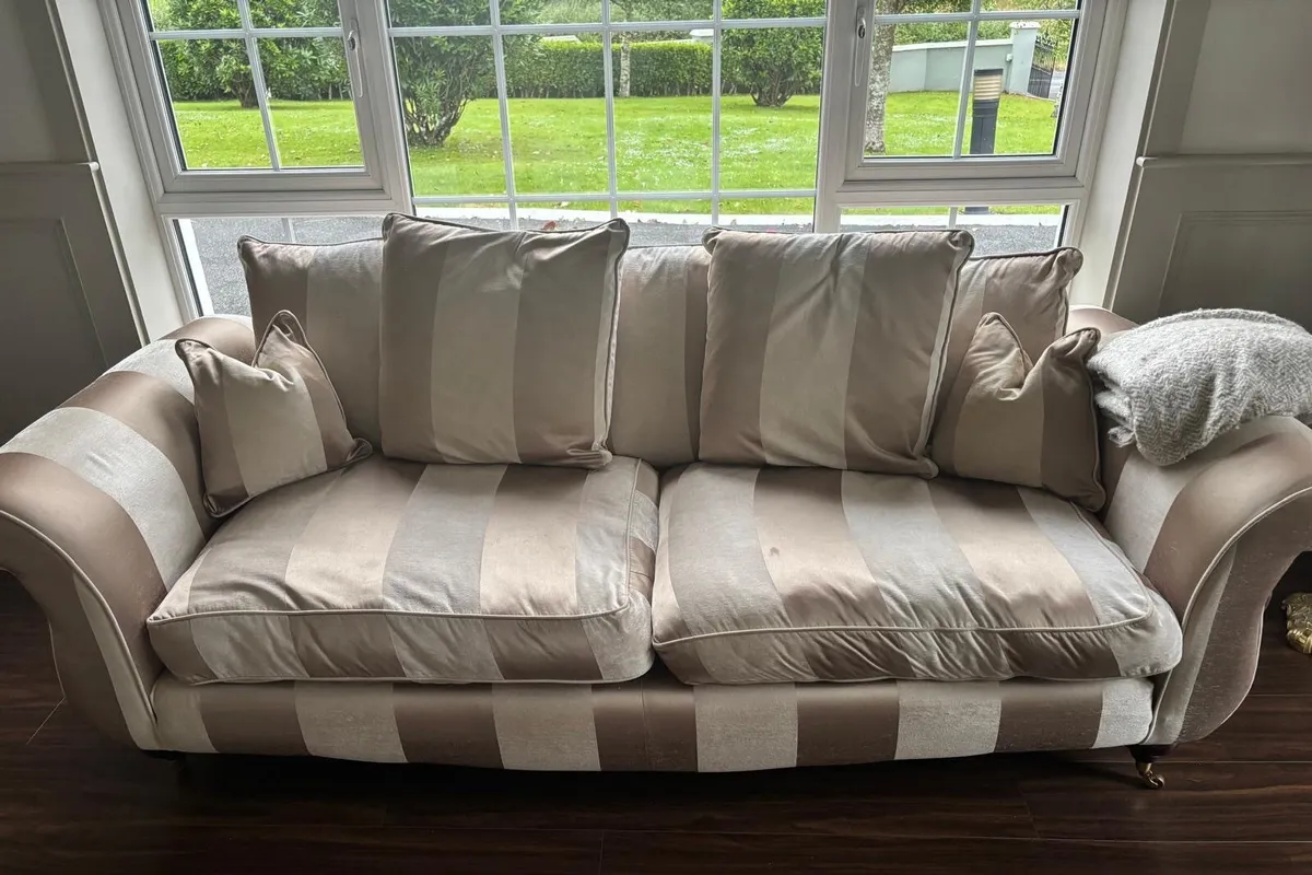 Couch - Image 2