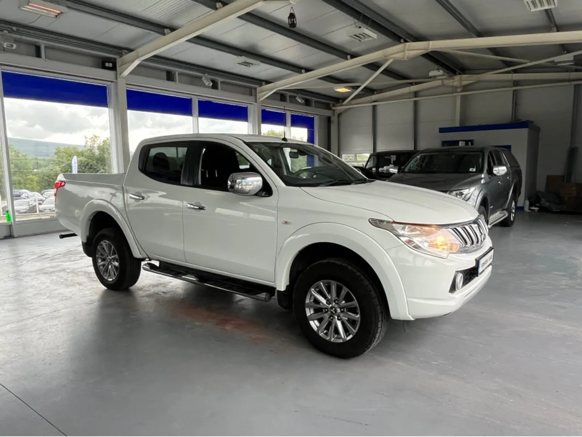 Mitsubishi L200 TITANIUM DCB DI-D 4X4 - Image 3