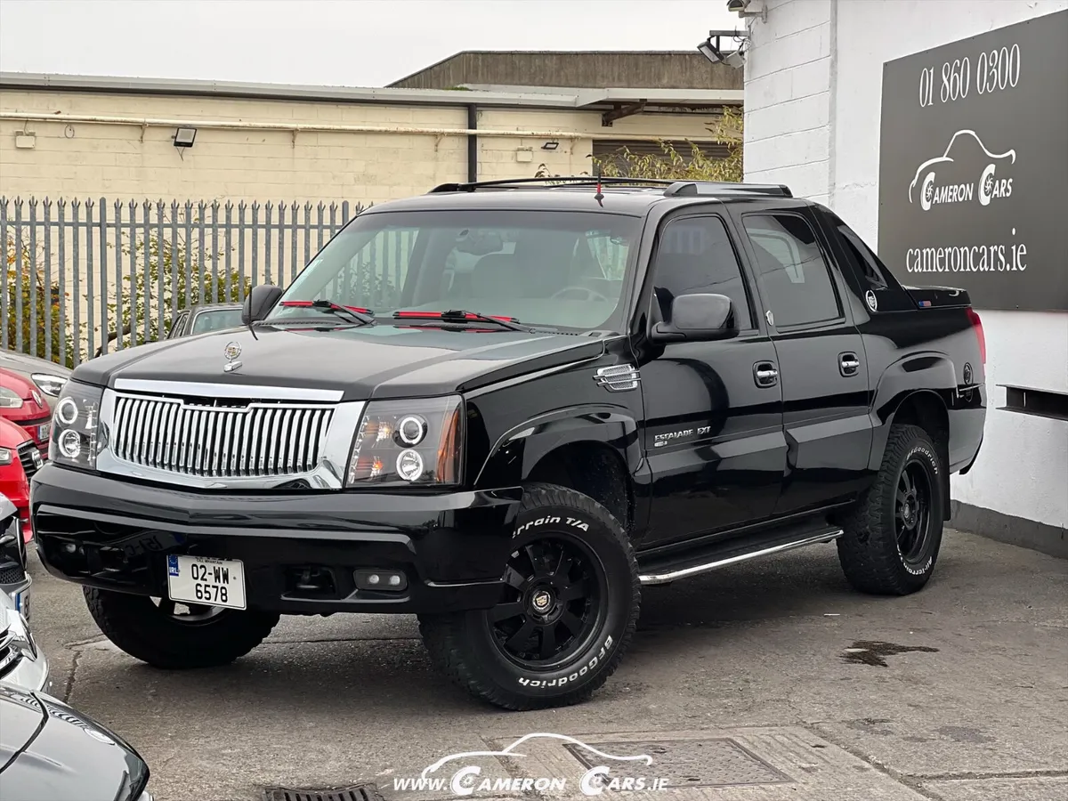 CADILLAC ESCALADE V8 SPORT TRUCK - Image 1