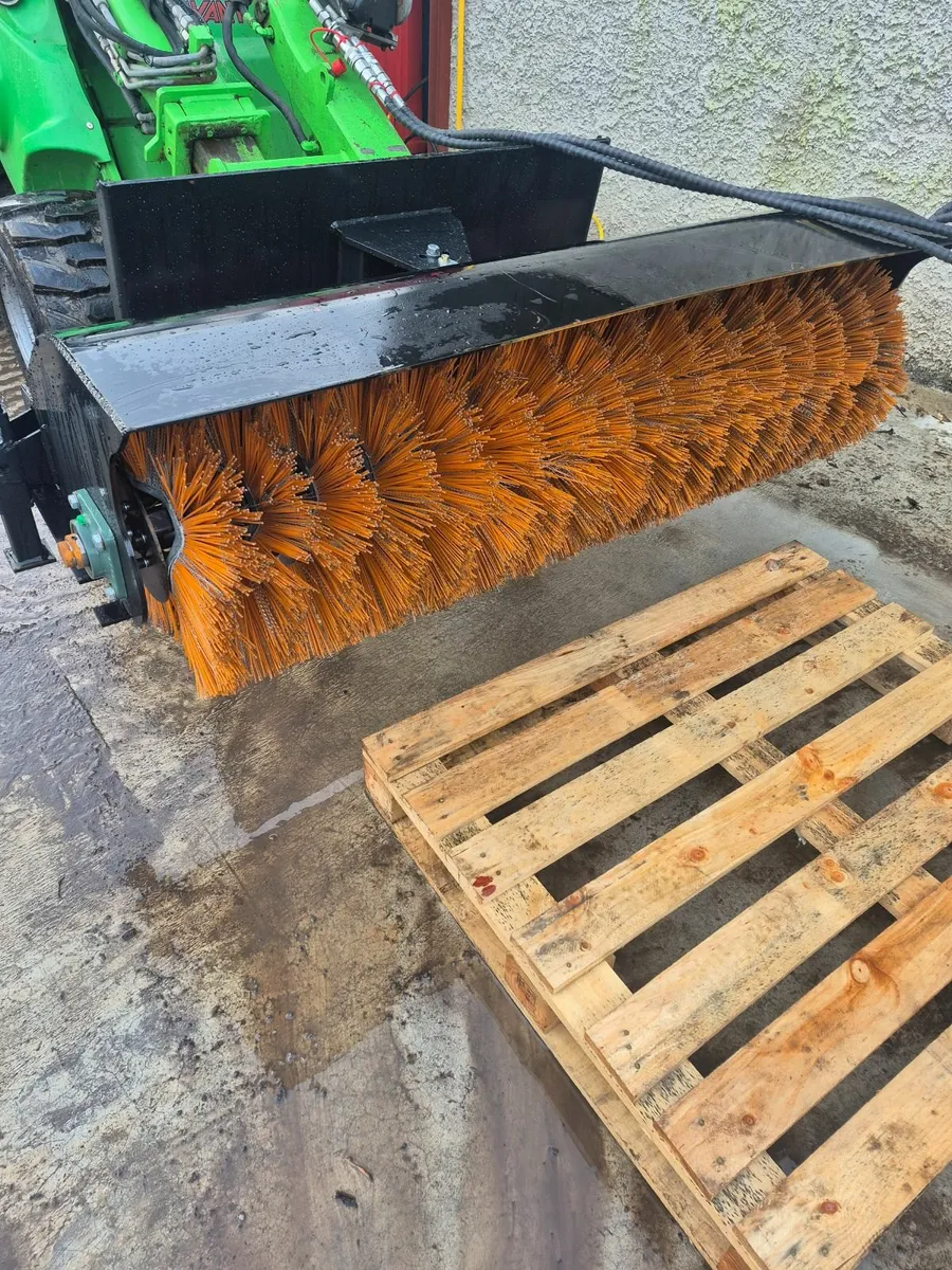 Sweeper skid steer loader - Image 1
