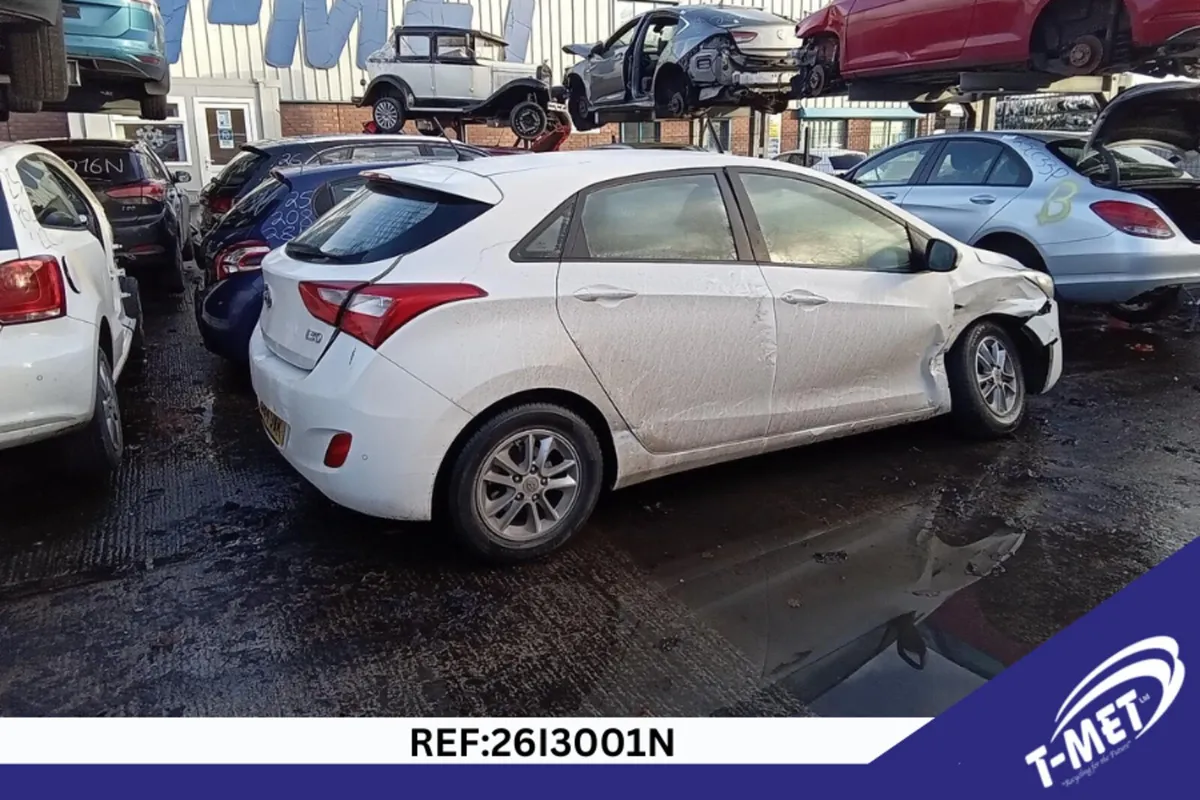 2015 HYUNDAI I30 BREAKING FOR PARTS - Image 4