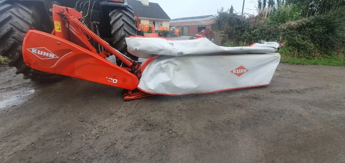 Kuhn 280 nine foot disc mower - Image 1