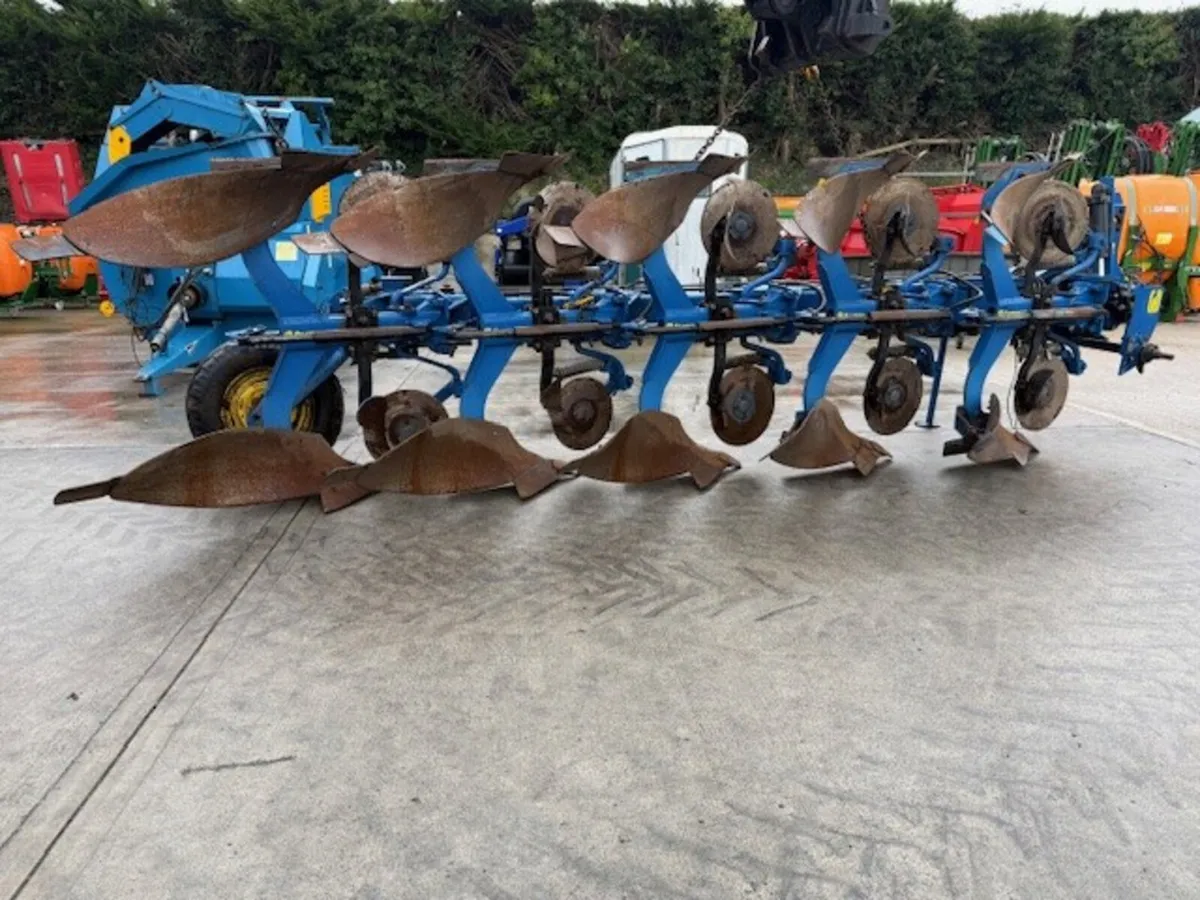 Used Overum DX Vari Width 5 Furrow Plough - Image 2