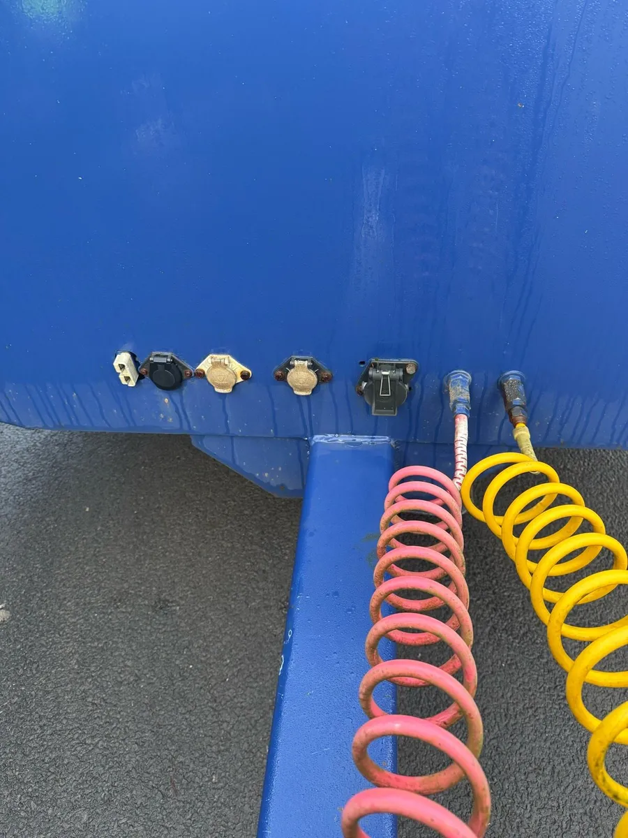 Chieftain 11,700kg gross commercial midi Lowloader - Image 3