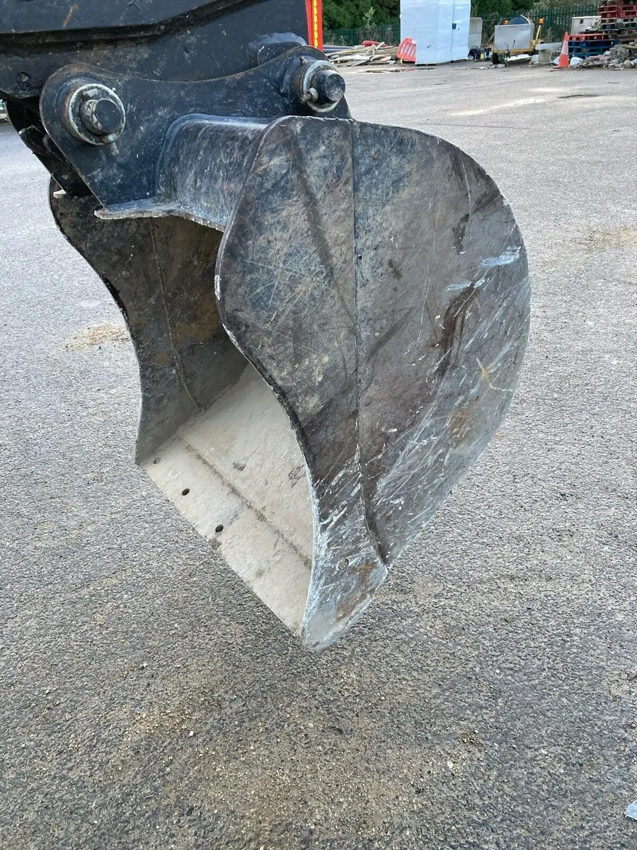 Two used JCB 3CX buckets for sale. - Image 1