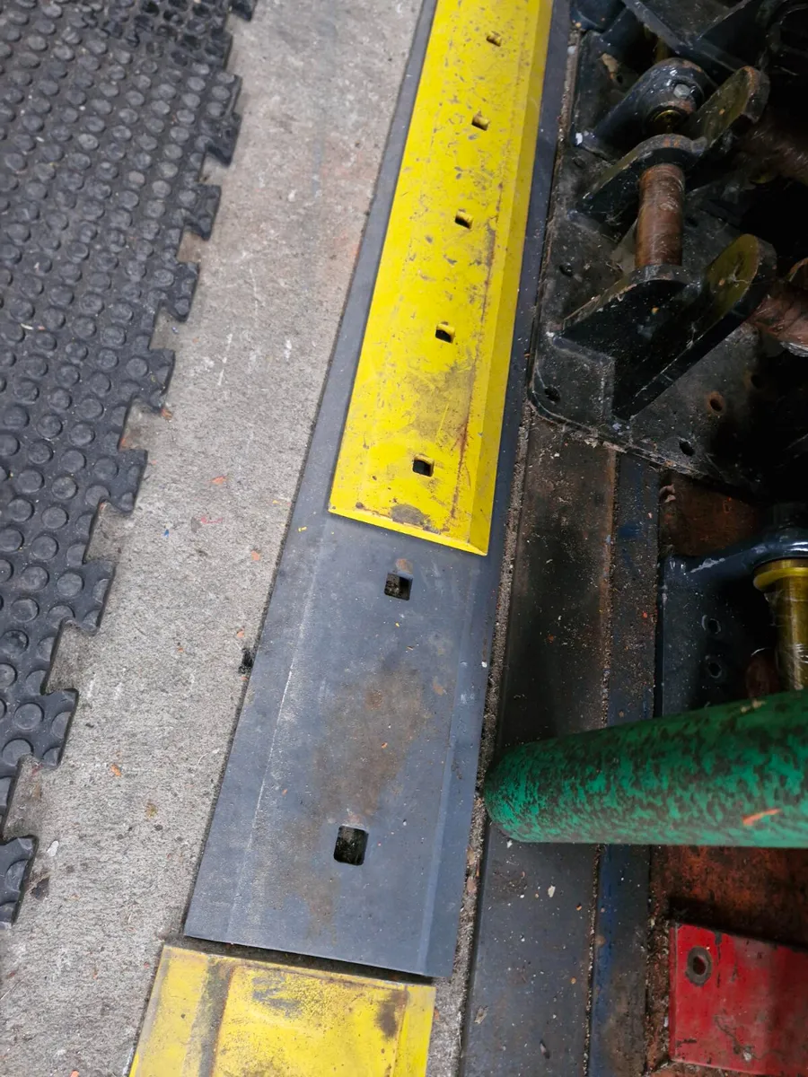 Cutting edge for 13t buckets - Image 1