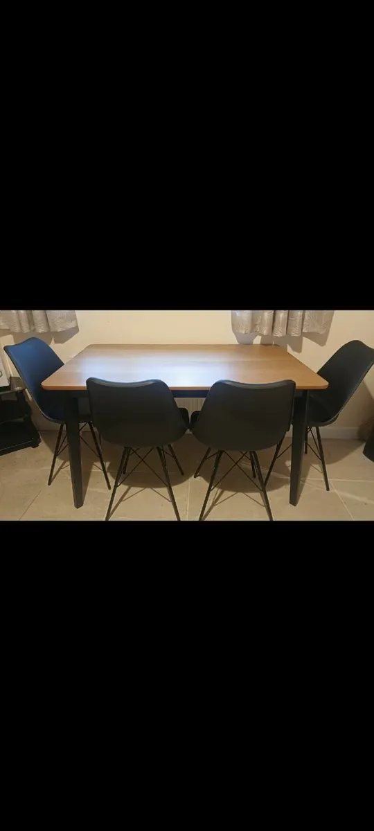 Table and chairs and beds - Image 4