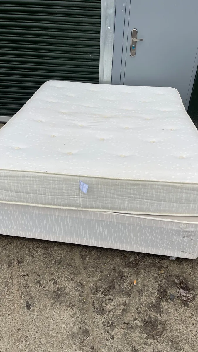 Double bed - Image 1