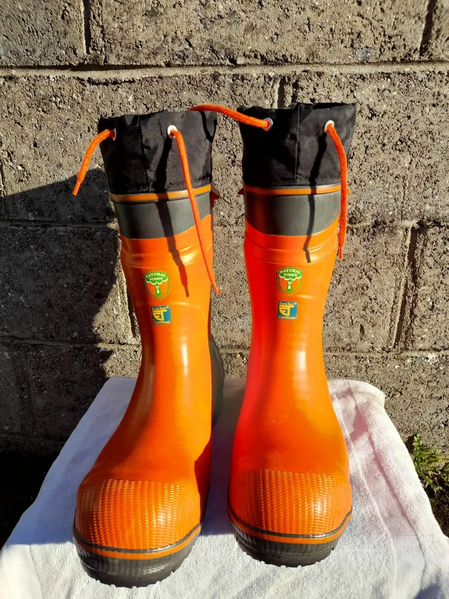 selling chainsaw boots - Image 3