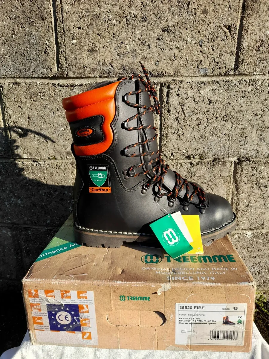 selling chainsaw boots - Image 1