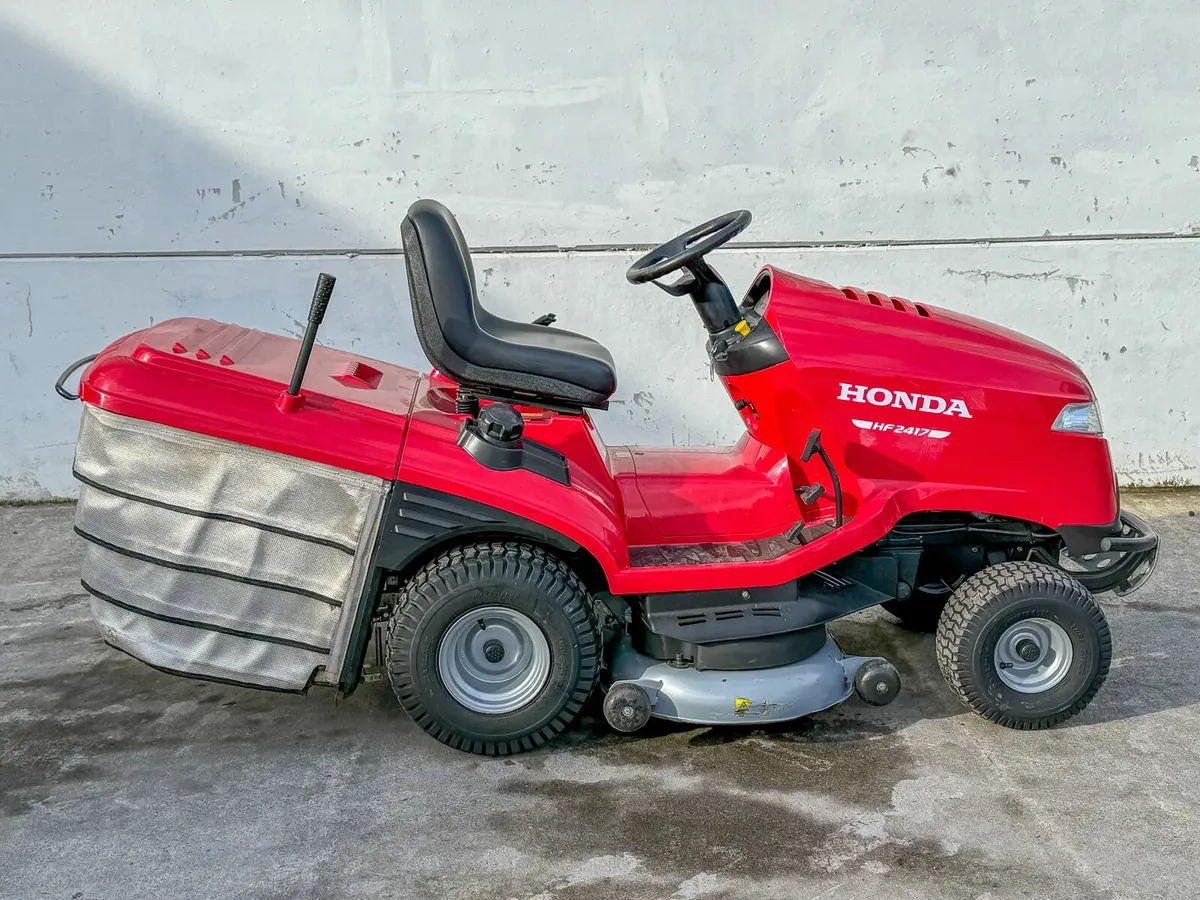 Used 2018 Honda HF2417 Lawnmower - Image 4