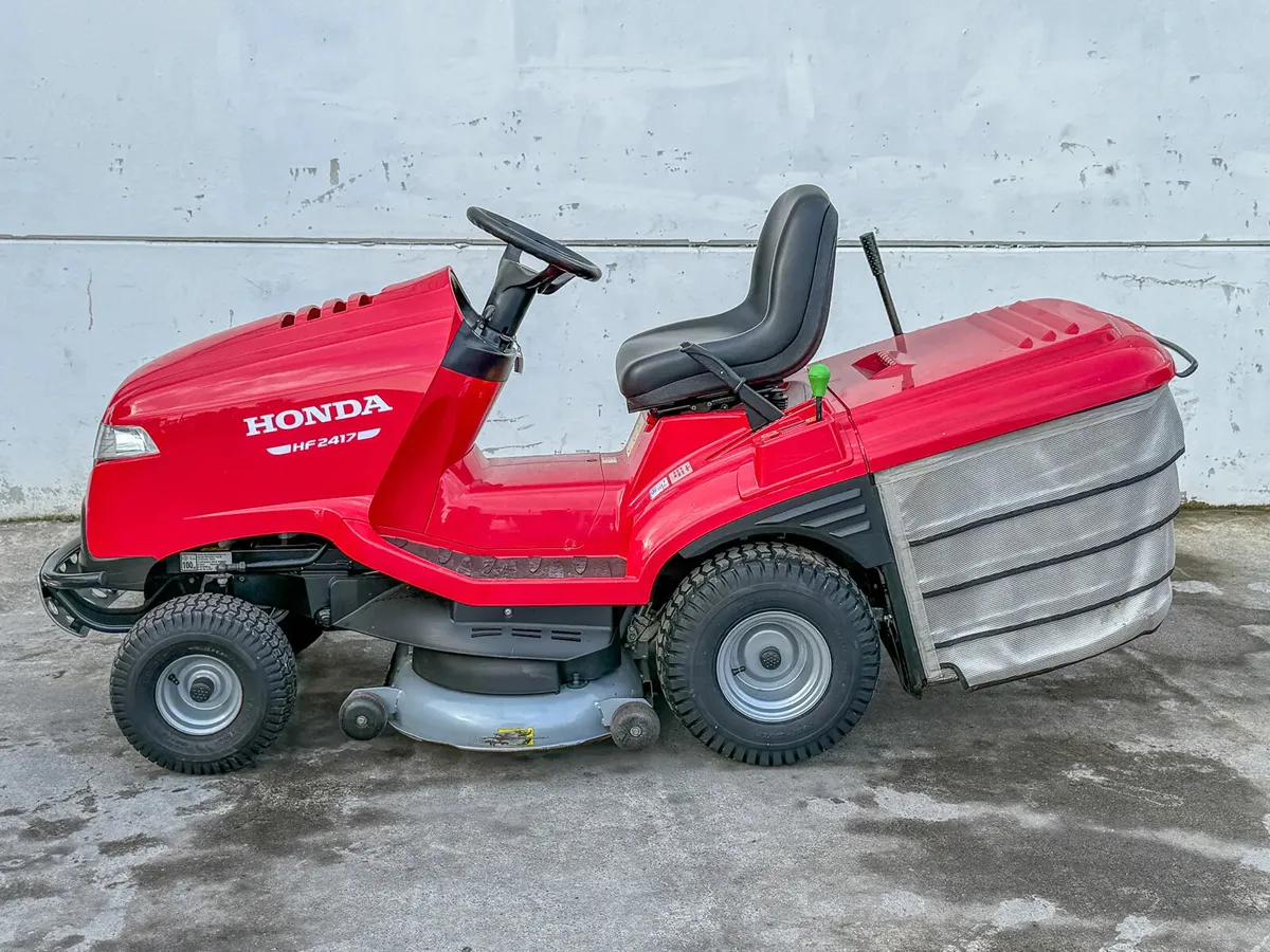 Used 2018 Honda HF2417 Lawnmower - Image 2