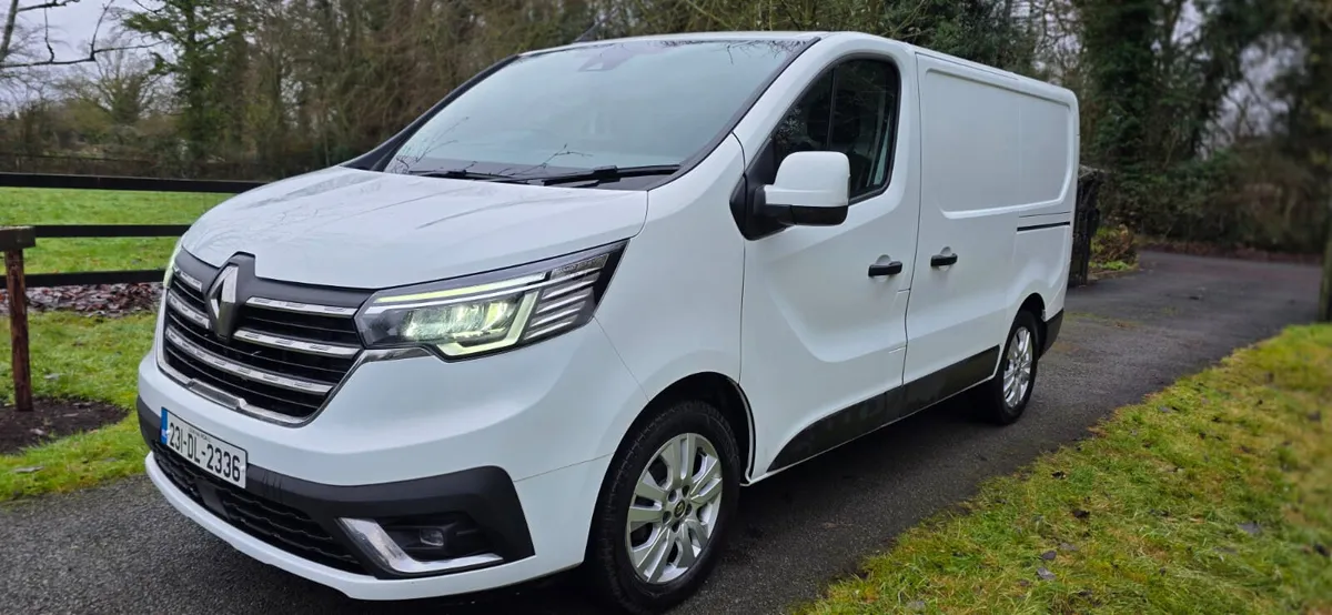 23 Renault Trafic Sport 2litre 150bhp NO VAT - Image 2