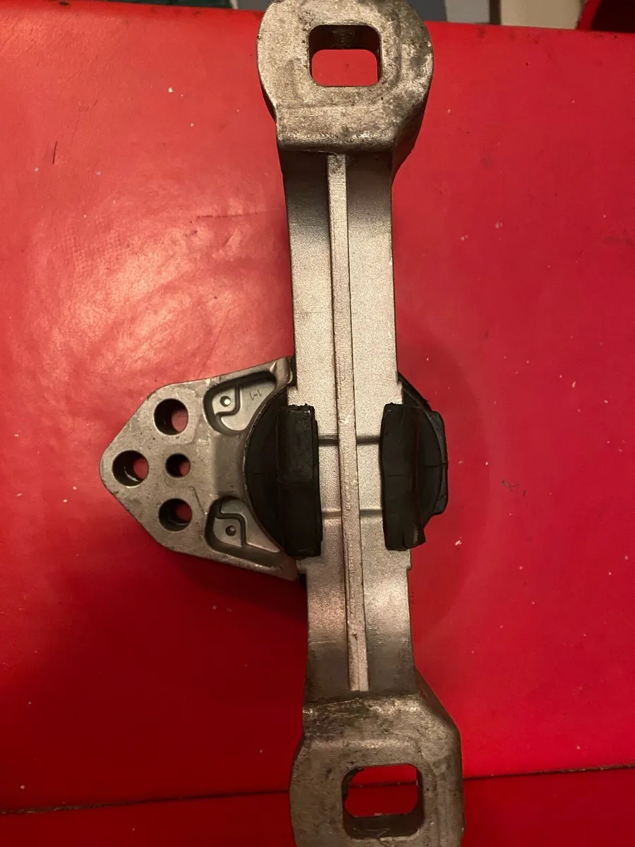 Ford  max ,focus,cmax engine mount - Image 3