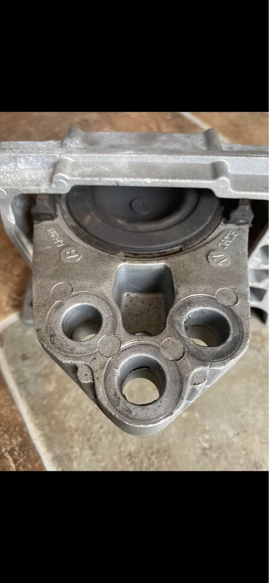 Ford  max ,focus,cmax engine mount - Image 4