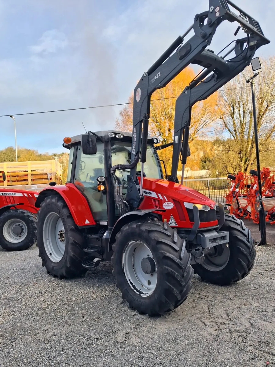 Massey Ferguson 5712S (2824A) - Image 2