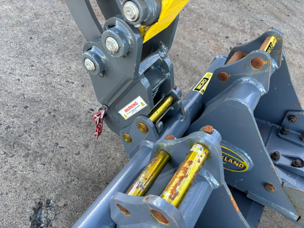 New Wacker Neuson 803 1 ton micro diggers - Image 4