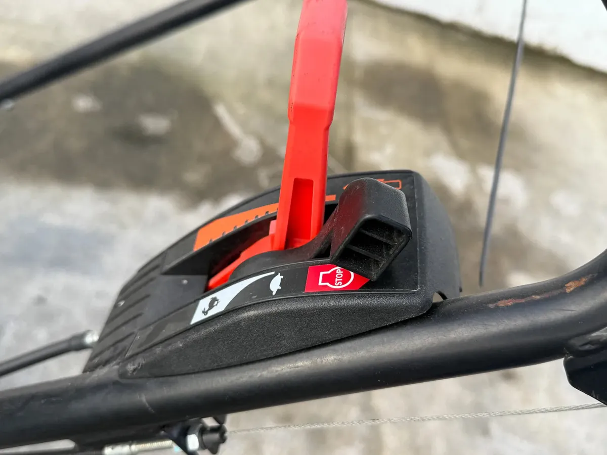 Used Demo 2022 Honda HRX537 HYE Petrol Lawnmower - Image 2