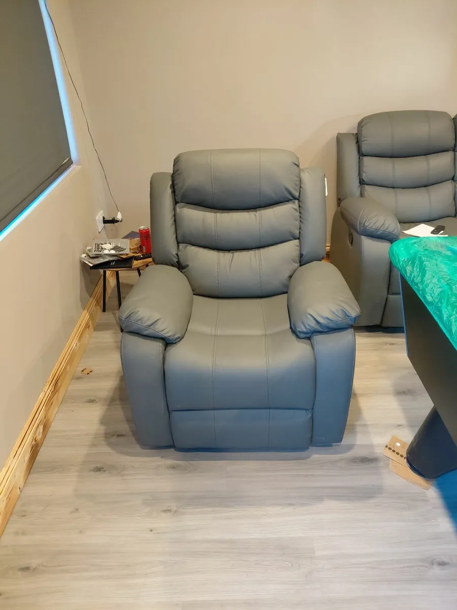 1 seater recliner - Image 2